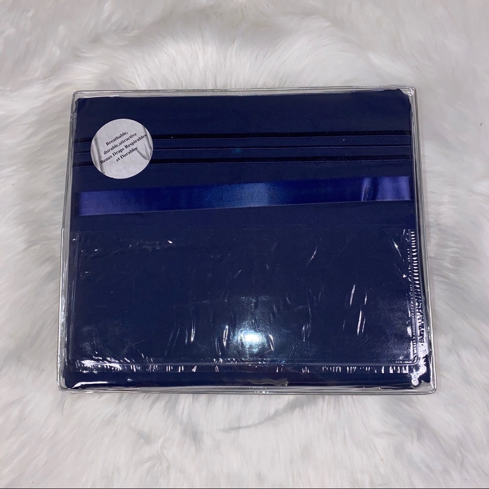 ✨RESTOCKING SOON✨Twin 3pc Navy Bedsheets - Picture 2 of 5